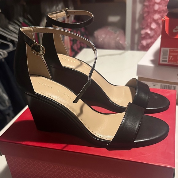 Kelly & Katie Black Wedge Sandals - Picture 1 of 7